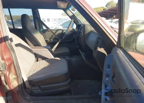 2000 Jeep Cherokee Sport from USA, damaged, VIN 1J4FT48S1YL139895